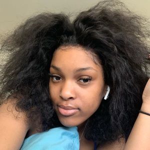 Meet your Posher, Alexiana